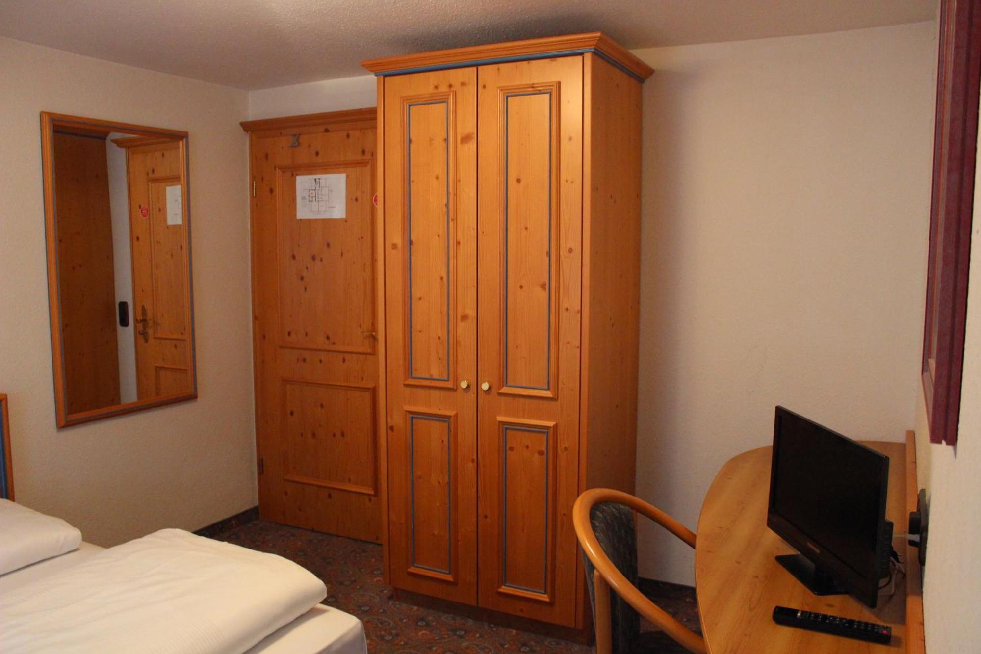 Alpenhotel Widderstein Міттельберг Номер фото