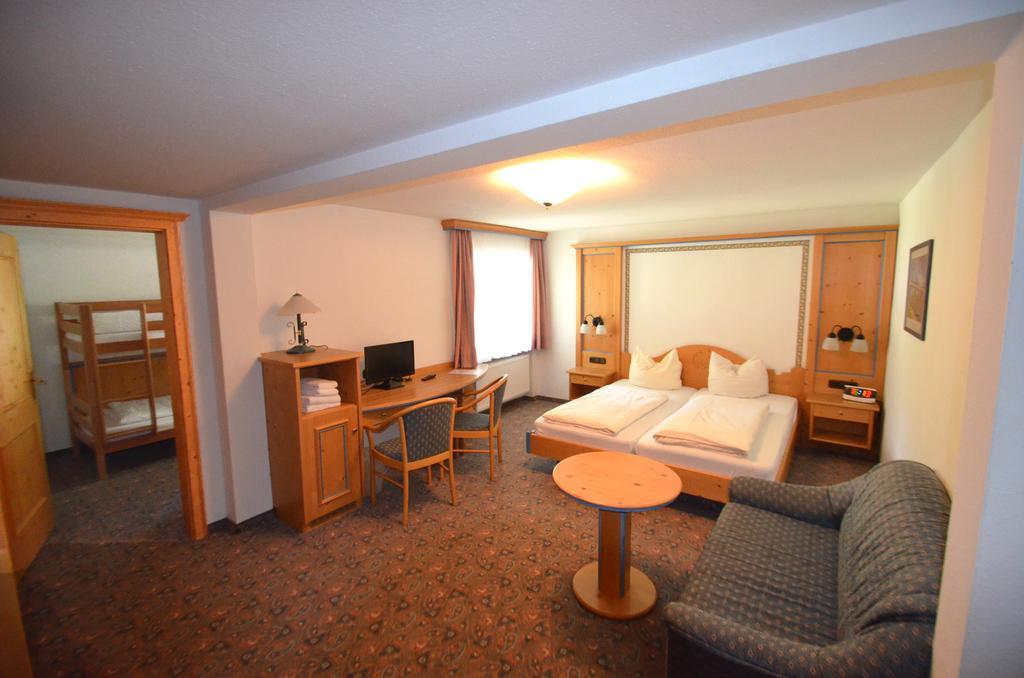 Alpenhotel Widderstein Міттельберг Номер фото