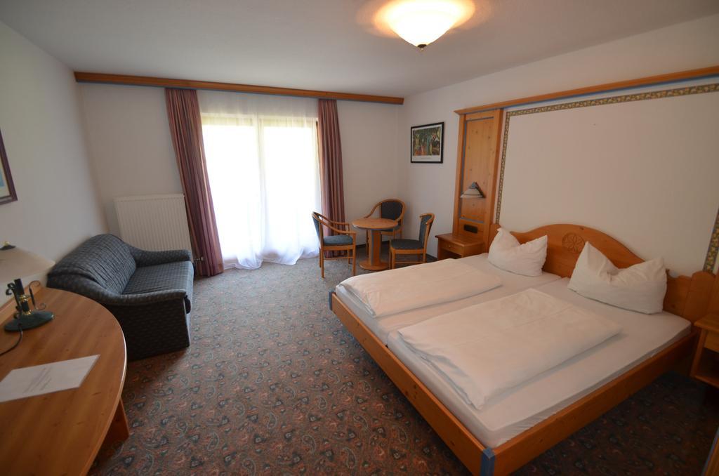 Alpenhotel Widderstein Міттельберг Номер фото