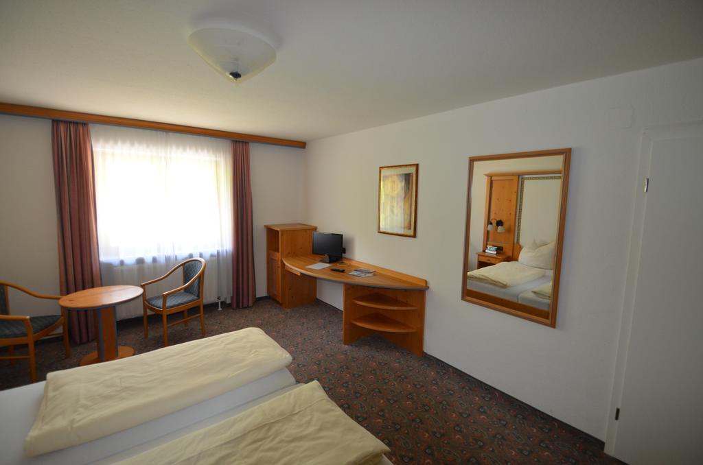 Alpenhotel Widderstein Міттельберг Номер фото