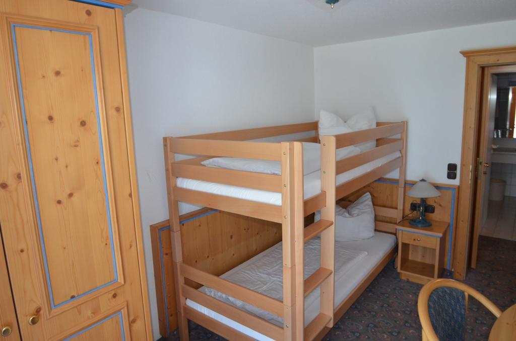 Alpenhotel Widderstein Міттельберг Номер фото