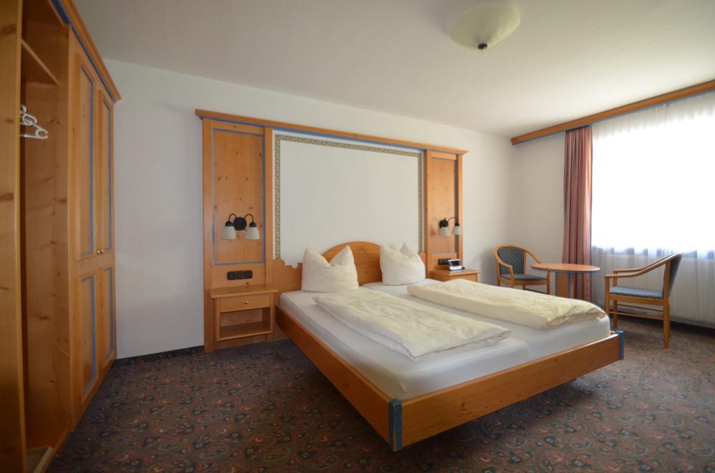 Alpenhotel Widderstein Міттельберг Номер фото