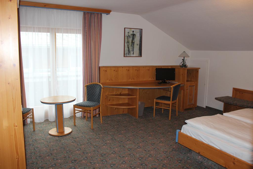 Alpenhotel Widderstein Міттельберг Номер фото